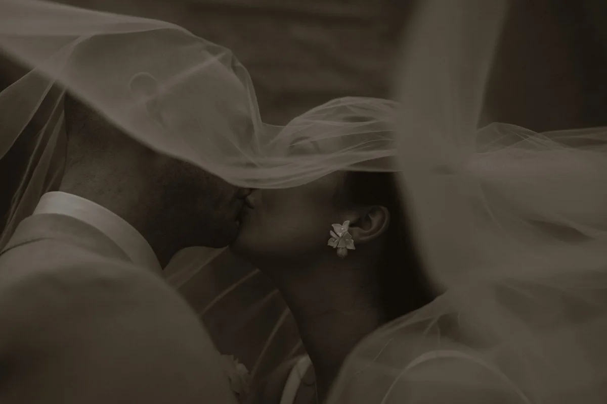 Lynsey and Jamie beneath the veil at Kilronan Castle